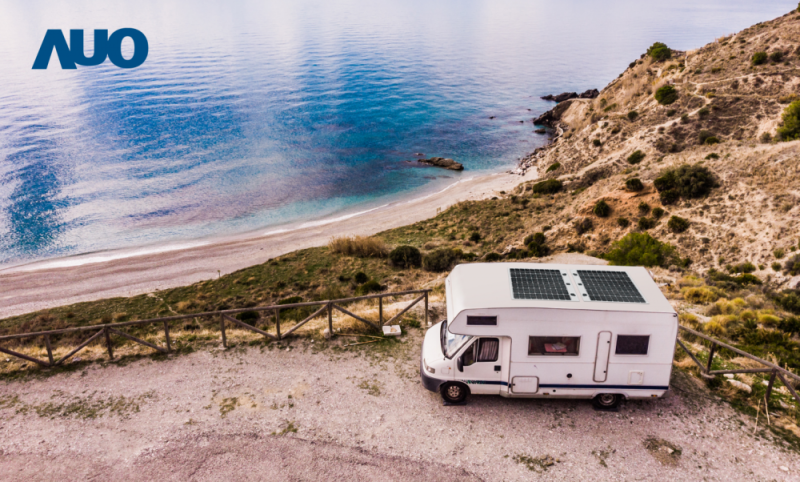 「可撓輕量化太陽光電板SunCurva」使用輕量特殊耐候型複合板取代傳統太陽能板的玻璃前板，不僅降低70%重量，每米平方僅3Kg；具有抗衝擊性能及通過電磁相容性測試，可應用於交通運輸工具，如露營車、遊艇等